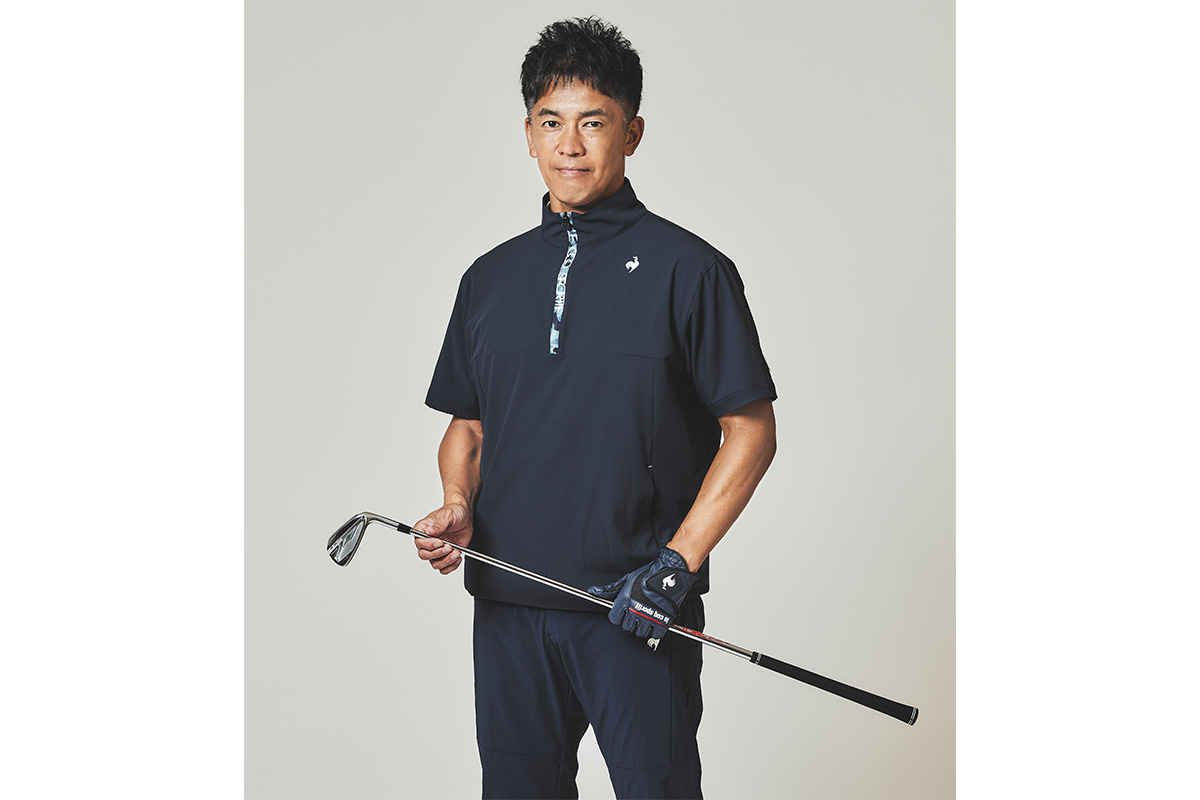 「ルコックスポルティフ」の新作ウエアを着用する武井壮氏