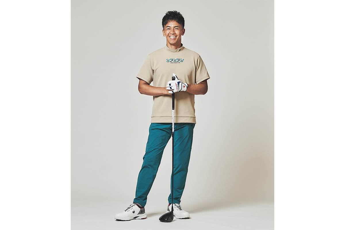 「ルコックスポルティフ」の新作ウエアを着用する武井壮氏