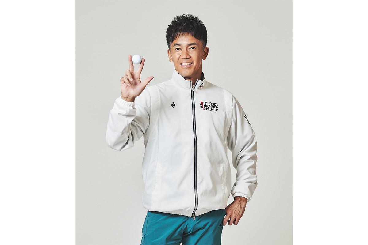 「ルコックスポルティフ」の新作ウエアを着用する武井壮氏
