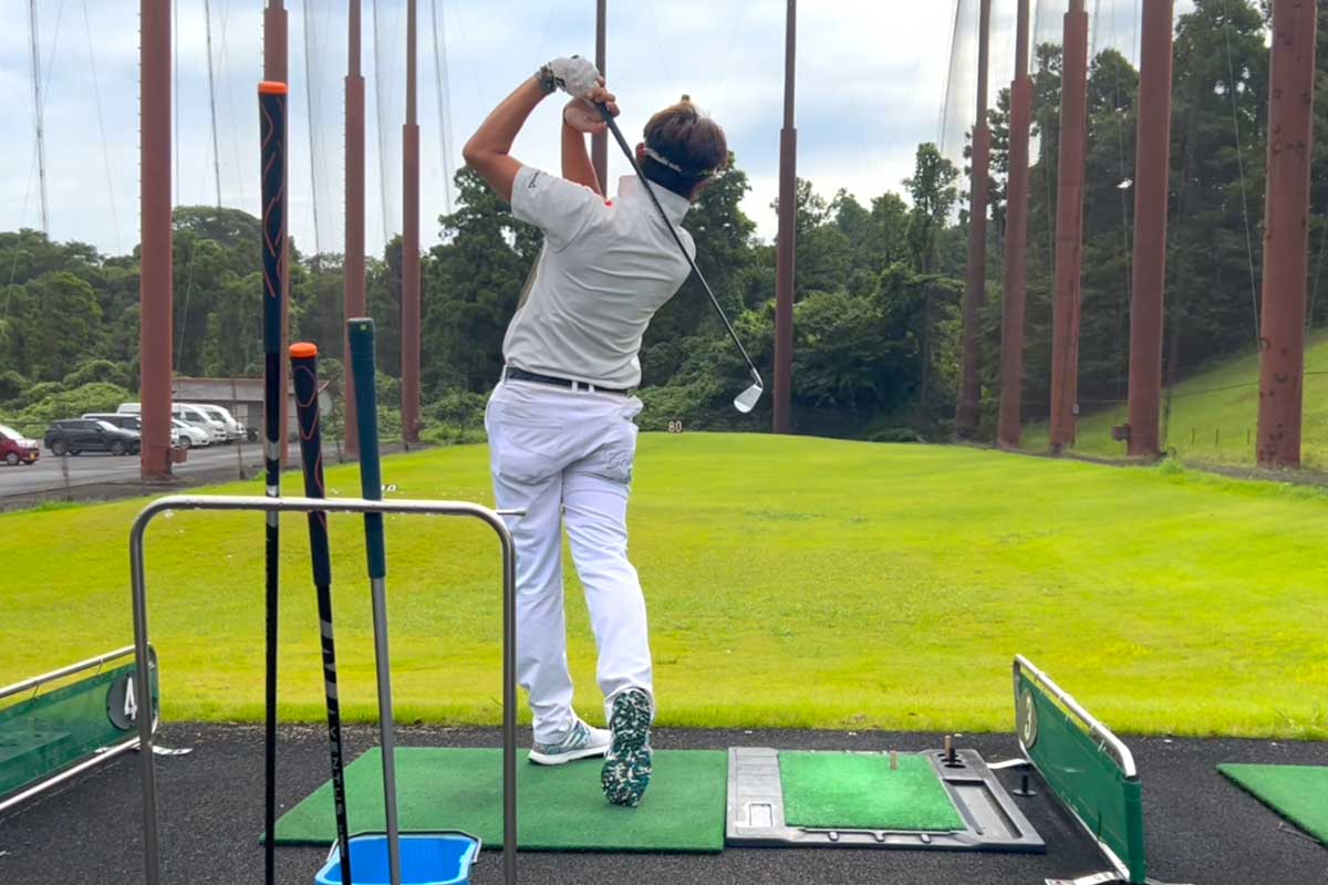 直前の練習や素振りで「ダフリorトップ」や「スライスorフック」の傾向を大雑把に把握しておく