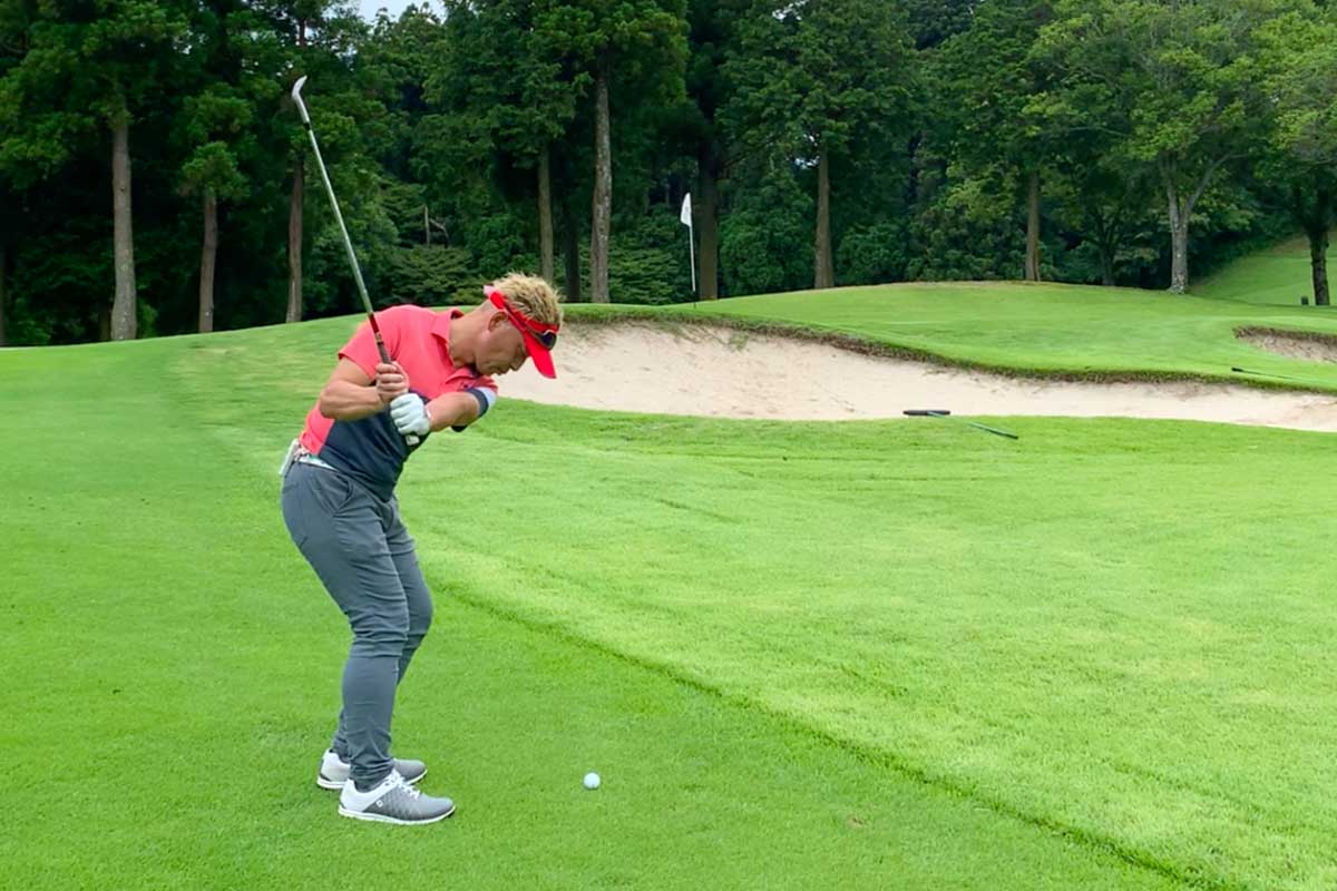 グリーンを狙う際は、セオリーよりも「自分がミスせず打てる」状況に行くよう、クラブ選択や方向取りを行う