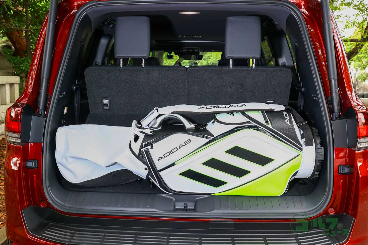 3列目シートを使用したミニマムな荷室でもゴルフバッグを積載できる