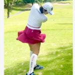 「何着ても似合う」元賞金女王のタイトな白ニット＆ミニスカ姿に熱視線！ 大人カワイイ“秋ゴルフコーデ”に反響続々「本当に変わらない」