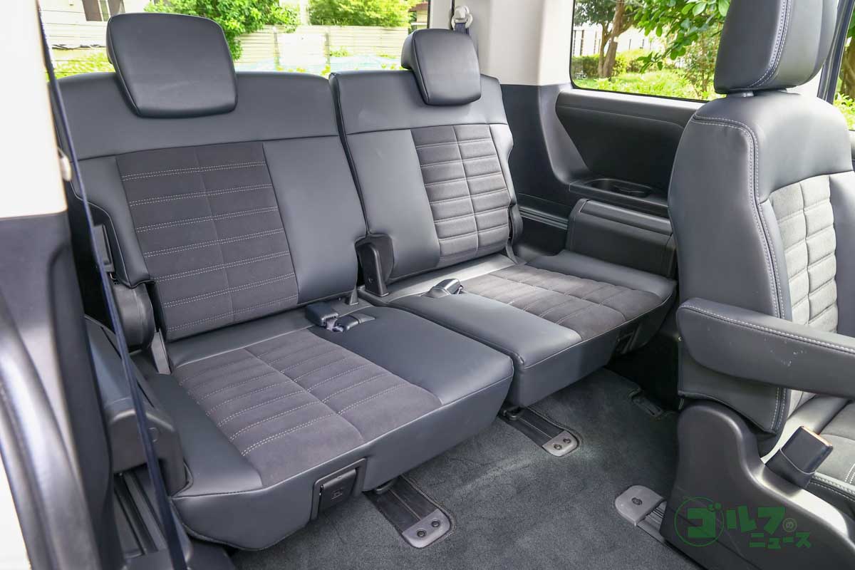 シートサイズはやや小ぶりにはなるが、大人がきっちり座れる3列目シート