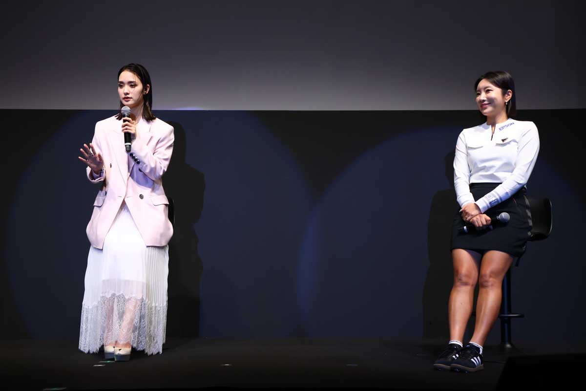 トークショーに登壇した剛力彩芽さんと契約プロのイ・ボミ