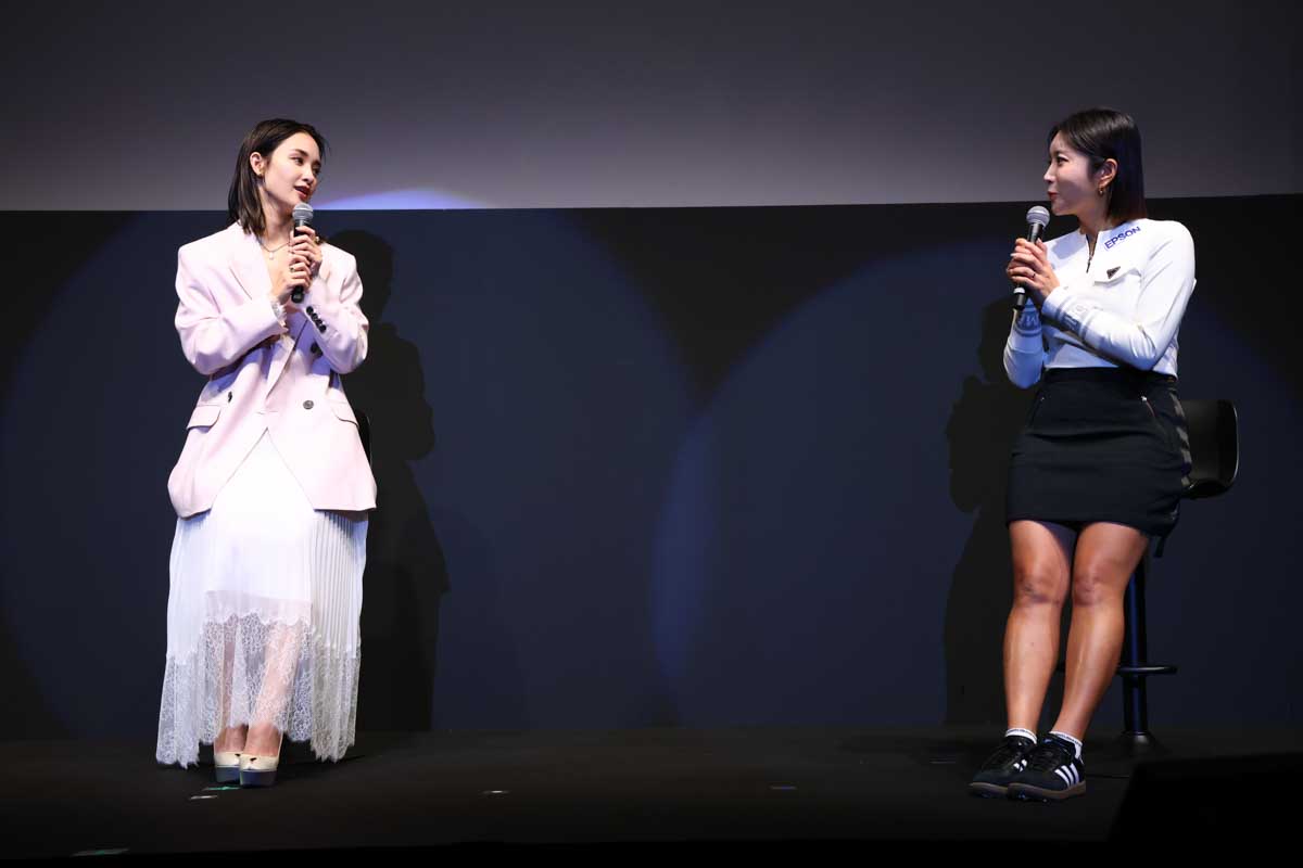 トークショーに登壇した剛力彩芽さんと契約プロのイ・ボミ