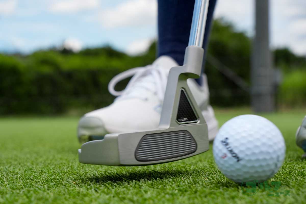 ボールが飛び出す初速はタッチの要。このイメージを磨くことも大事 写真:相田克己