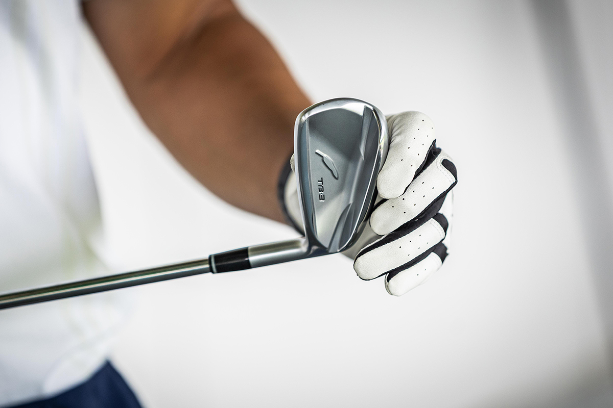 「TB-3 FORGED」の多面「シアターブレード設計」は、インパクト時の振動を抑える効果がある[写真：角田慎太郎]