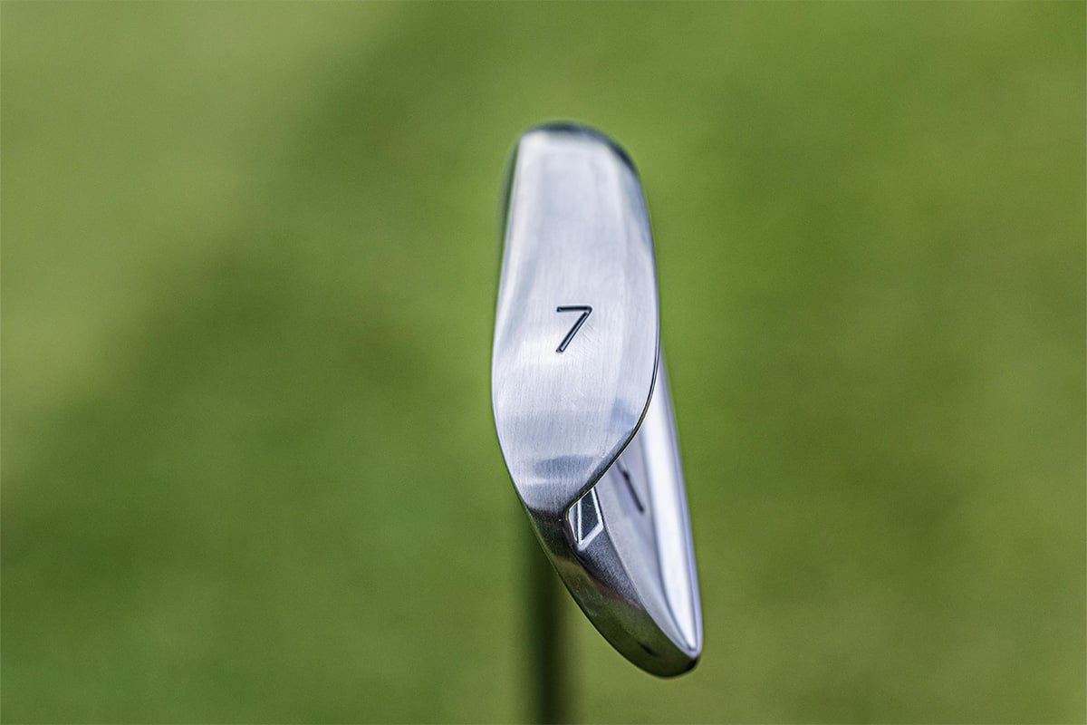 より許容性を強調させたフォーティーン独自の「ユニバーサルソール」[写真：角田慎太郎]