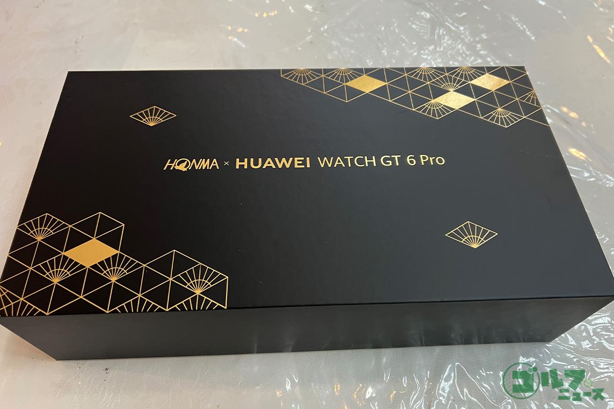 ゴージャスなギフトボックスには「HONMA×HUAWEI WATCH GT 6 Pro」のほかにマーカー、グリーンフォーク、金色のボールが入っている