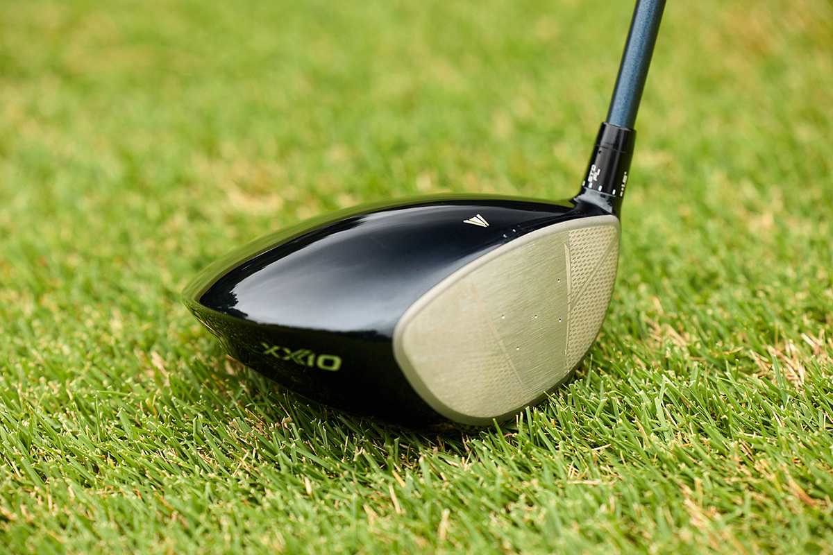 新素材「VR-チタン」を世界初採用した「ULTiFLEX」。「一撃の飛びのゼクシオ」をキャッチフレーズにうたう[写真：岡崎健志]