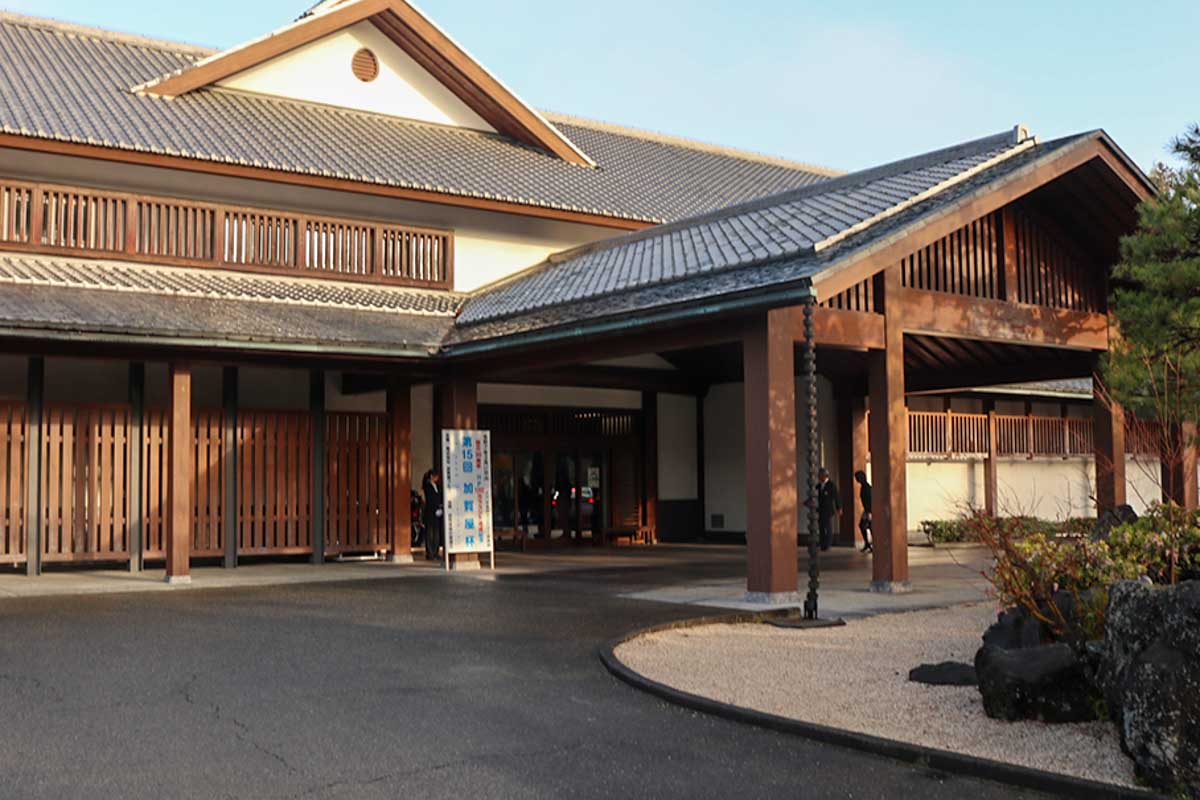 クラブハウスも重厚感が漂う小金井CC　写真提供:加賀屋ゴルフ