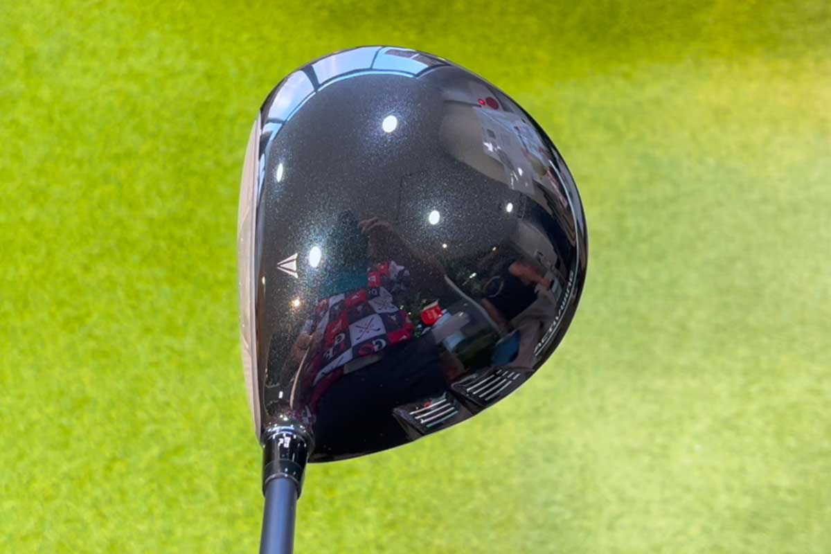 「ゼクシオ14」ドライバーのヘッドは、丸みを帯びて大きく見える安心感のあるシルエット
