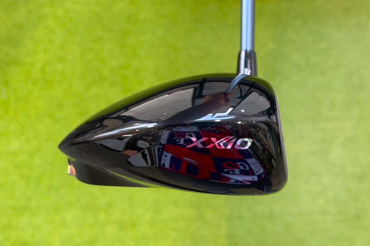 クラウン側の突起だけでなくソール側にも段差を設ける事で空力性能が進化したNEWアクティブウイング