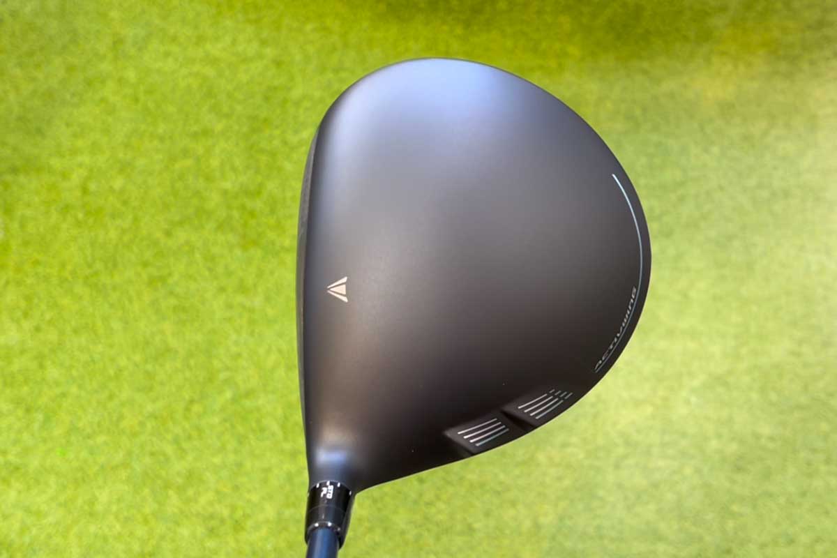 「ゼクシオ14＋」ドライバーには精悍（せいかん）なマットカラーリングが施され引き締まった印象