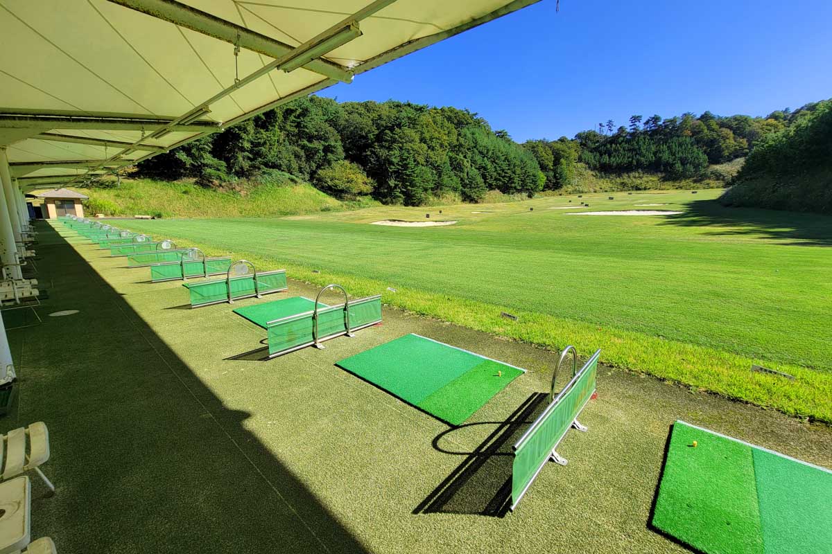フルスイングができる、320ヤードのドライビングレンジ　写真提供:タラオCC