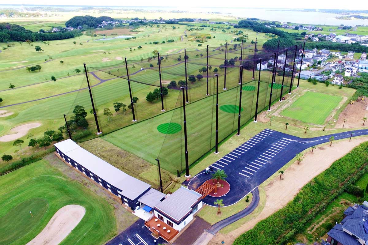 契約レッスンプロが5名以上在籍。充実の設備を活用した練習と本コースでのレッスンを合わせた「1dayスクール」など、豊富なレッスンメニューも用意　写真提供:ザ・インペリアルCC【PGM】