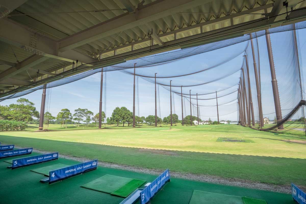 契約レッスンプロが5名以上在籍。充実の設備を活用した練習と本コースでのレッスンを合わせた「1dayスクール」など、豊富なレッスンメニューも用意　写真提供:ザ・インペリアルCC【PGM】