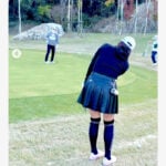 これは反則級…!元賞金女王が見せた“大人のミニスカコーデ”にファン悶絶 “絶対領域”際立つ豪快スイングに5000件超の「いいね!」殺到