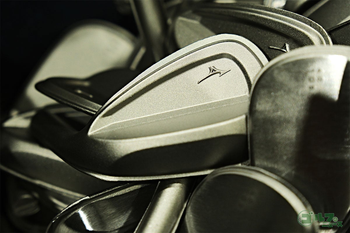 他メーカーであれば機械加工で削るように成型する部分も、中央工業では金型でプレスする鍛造で仕上げていく