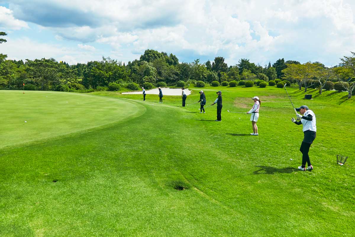 利用者が絶賛するアプローチ練習場。十分な広さなので、他のプレーヤーを気にすることなく集中できる　写真提供:有馬CC