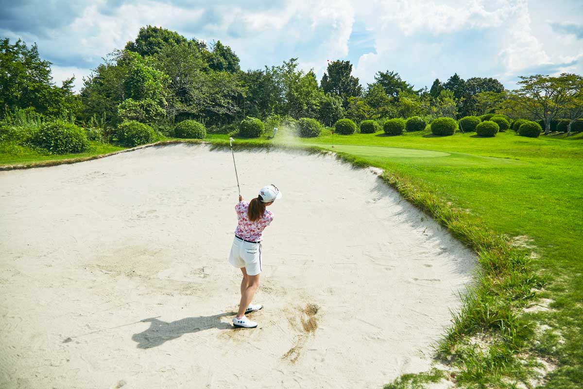 本コースと同じ感覚で打てる、本格的なバンカー練習場　写真提供:有馬CC