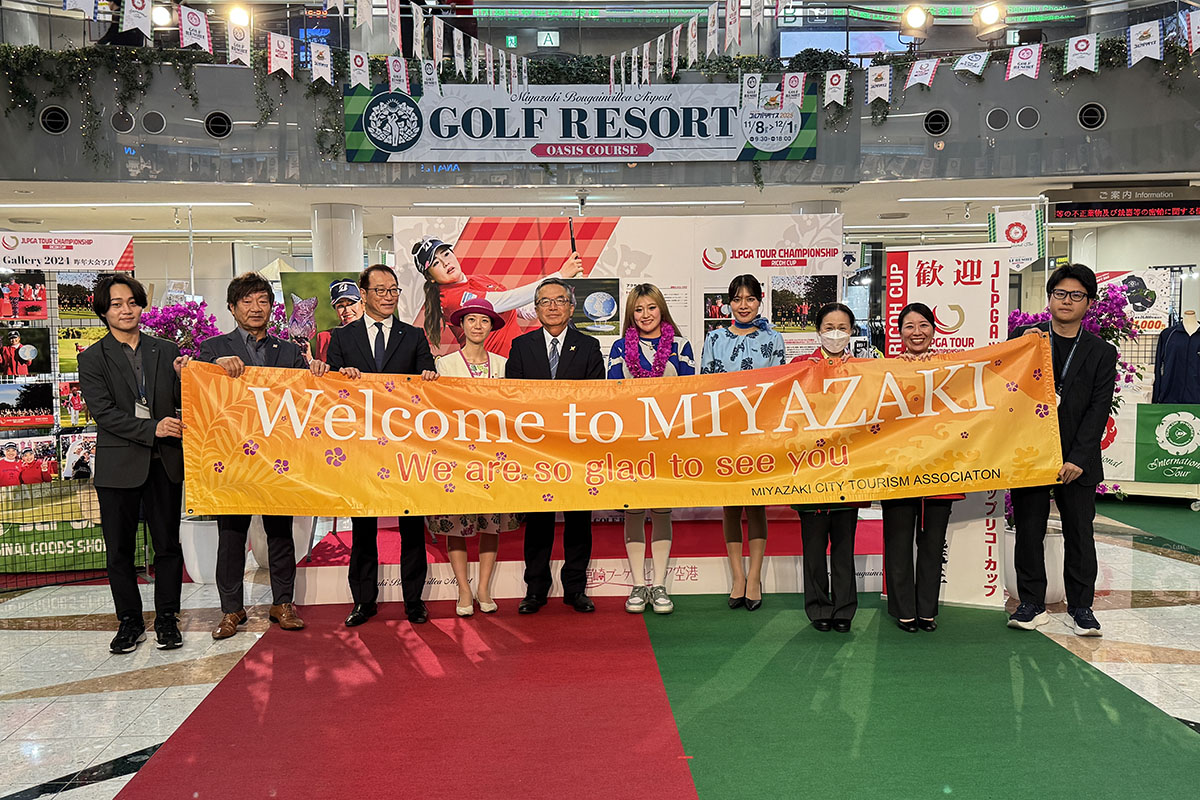 宮崎ブーゲンビリア空港で行われた歓迎セレモニー　写真：大会提供