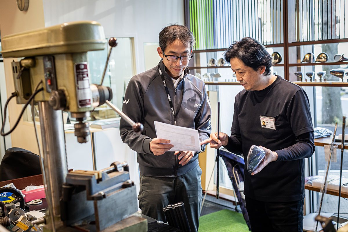 1階に併設されている工房で、フィッターから結果が共有されその場で匠がクラブ調整をしてくれる[写真：角田慎太郎]