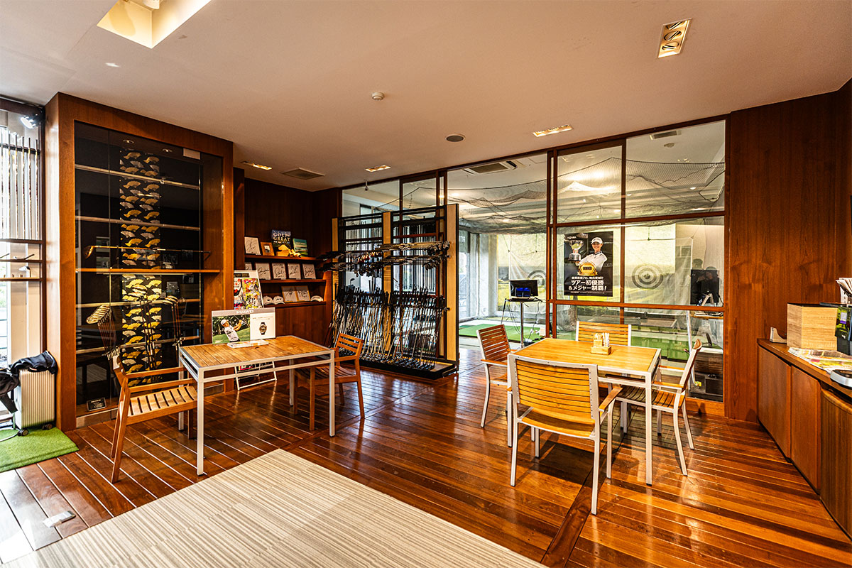 本間ゴルフ用賀店の1階にある2打席の試打ブース[写真：角田慎太郎]