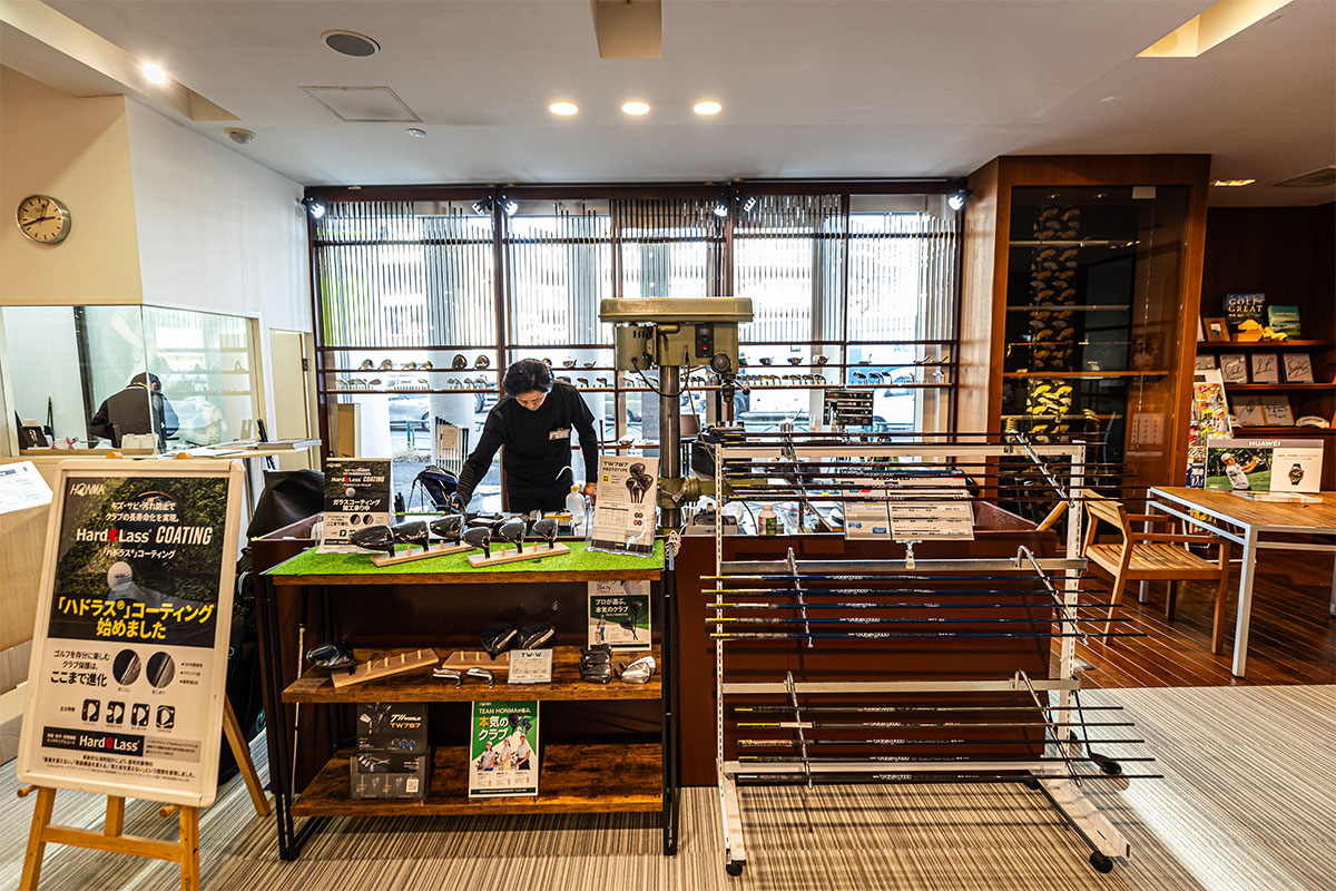本間ゴルフ 用賀店には工房が併設されている[写真：角田慎太郎]