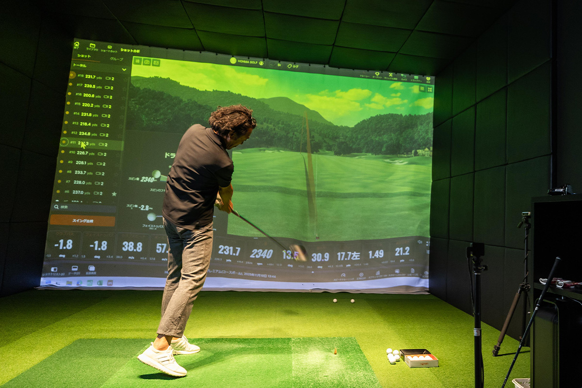 シャフトの重量と硬さを調整するとつかまったドローボールの軌道に変化[写真：角田慎太郎]