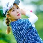 都玲華が黒のタイトスカート姿でオフを満喫！ プールサイドでの貴重なプライベートショットに2万件超えの「いいね！」到着