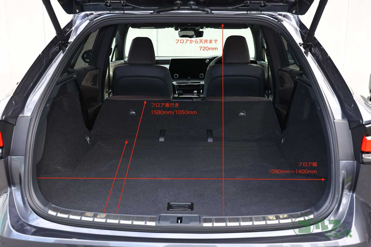 スタイリングからは想像できない荷室容量の持ち主。後席を倒すことで最大荷室モードになる