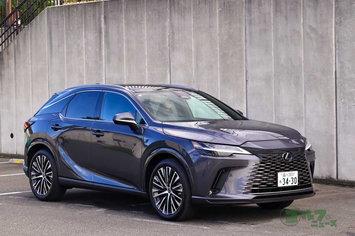 おなじみのスピンドルグリルからメッキ枠を外し、塊感を強調したスピンドルボディが特徴