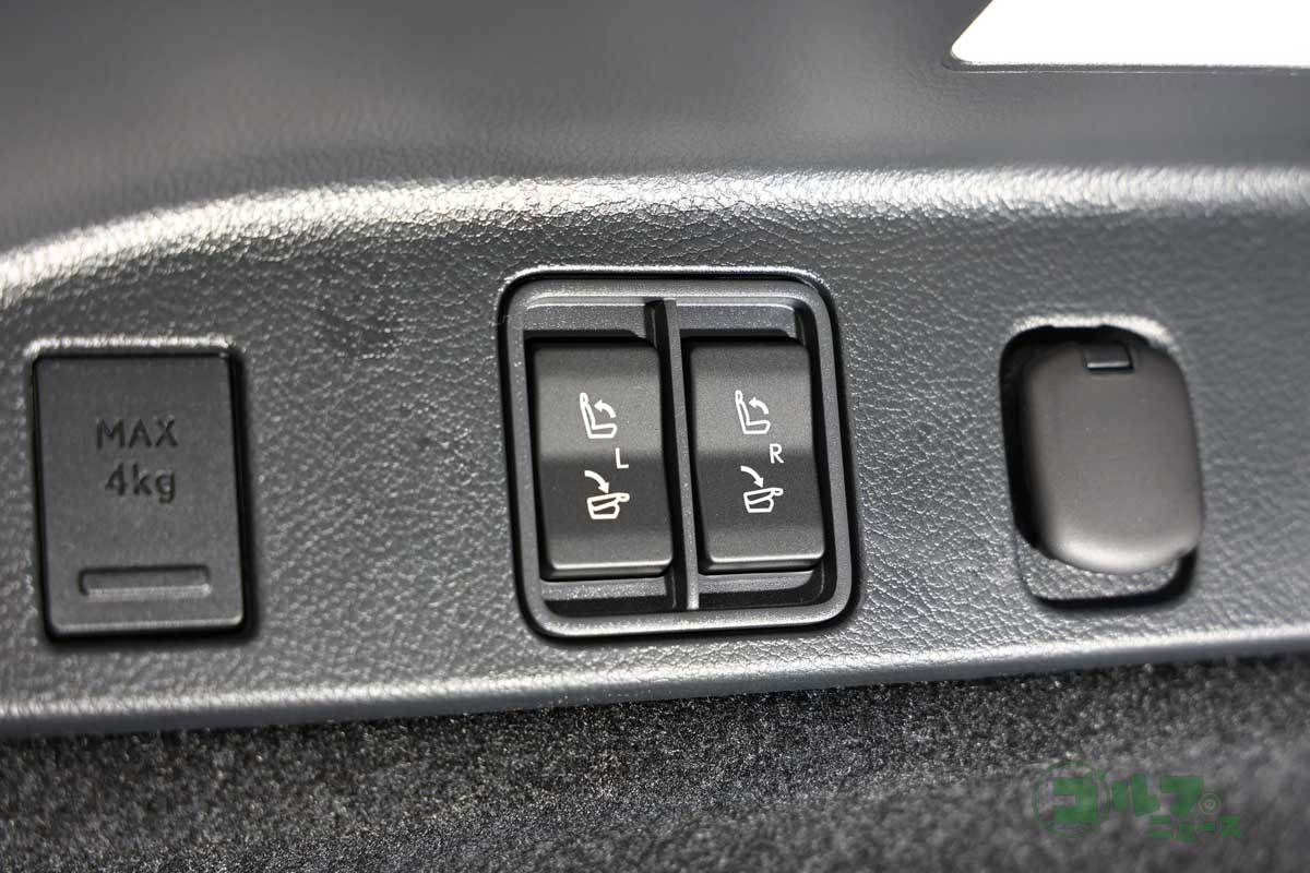 後席の背もたれ格納・引き起こしを電動化。荷室側面に配置されたスイッチで操作可能