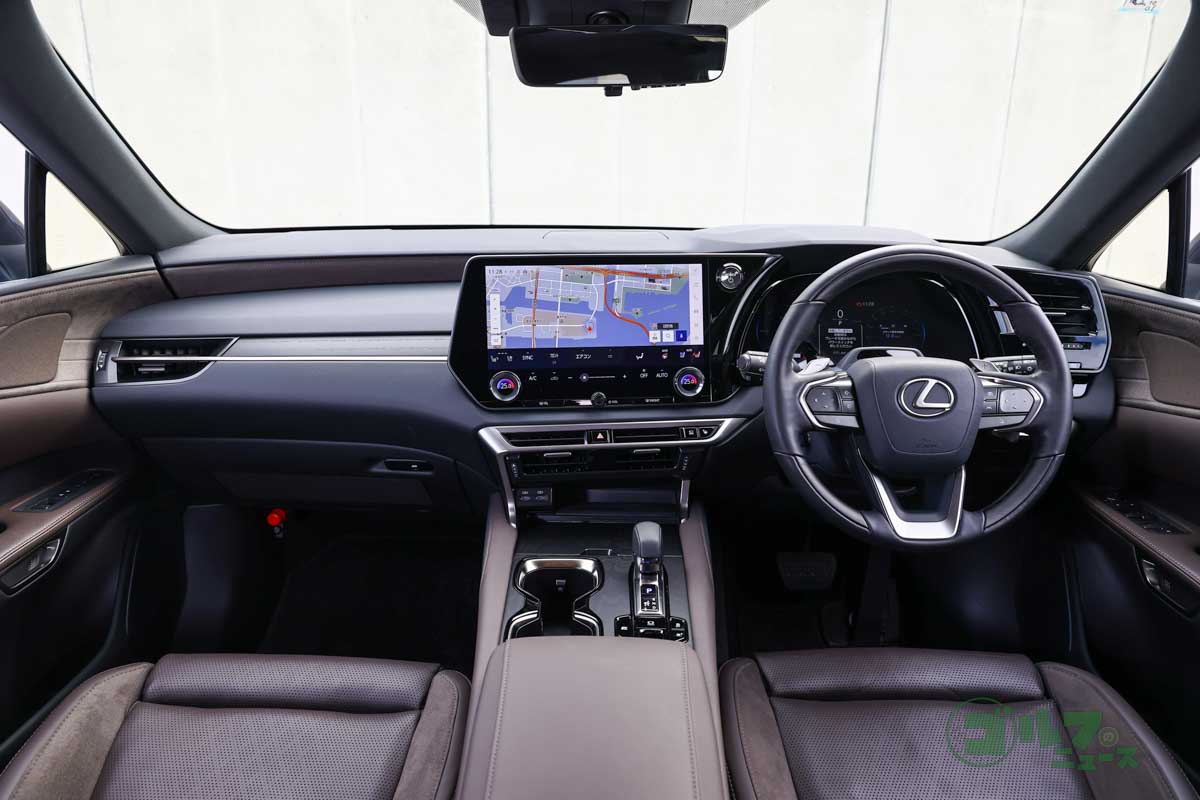 最小限の視線移動とスマートな手もと操作により運転に集中できるコクピットまわり