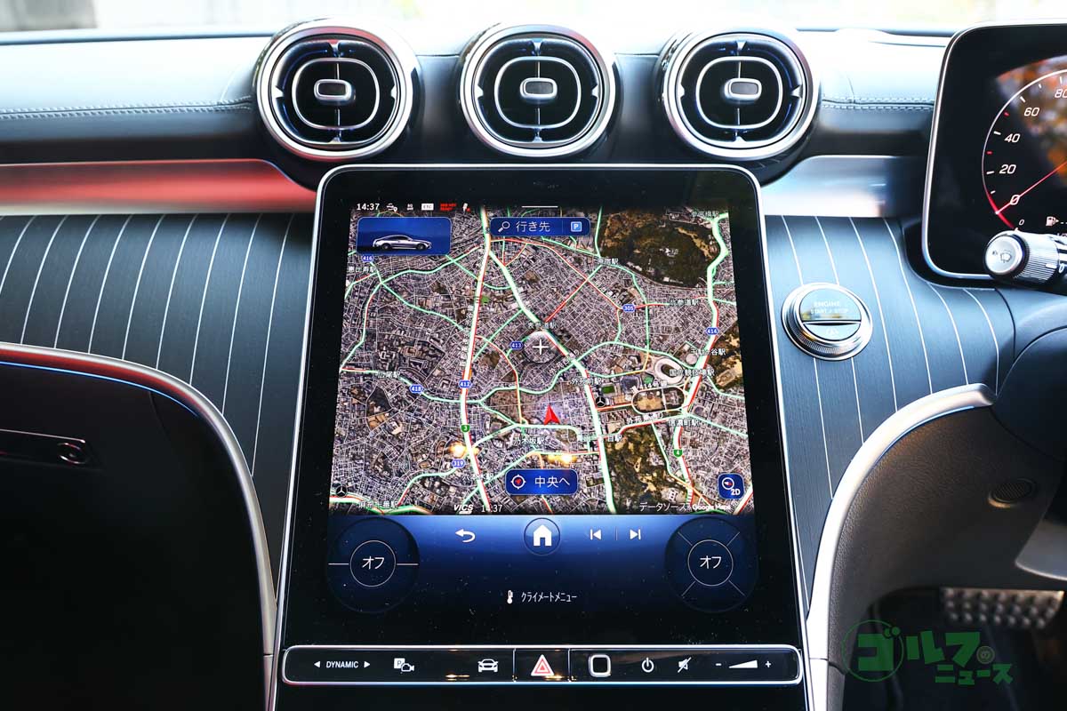 センターディスプレイはドライバー側に6度傾けられて操作性や視認性に配慮している