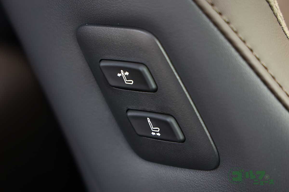 運転席から助手席を調整できるように、助手席の内側の肩口にも操作スイッチを設定