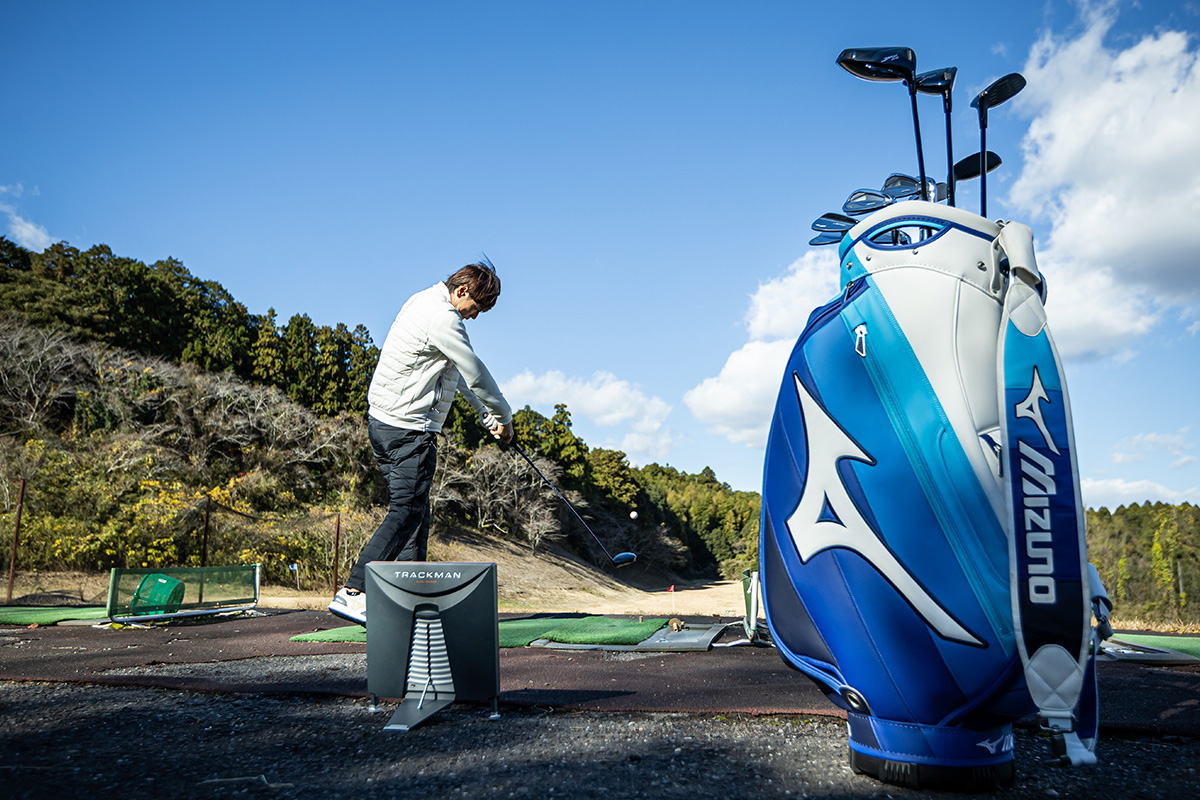 「JPX ONE」シリーズの試打は、トラックマンを使用してデータ計測[写真：落合隆仁]