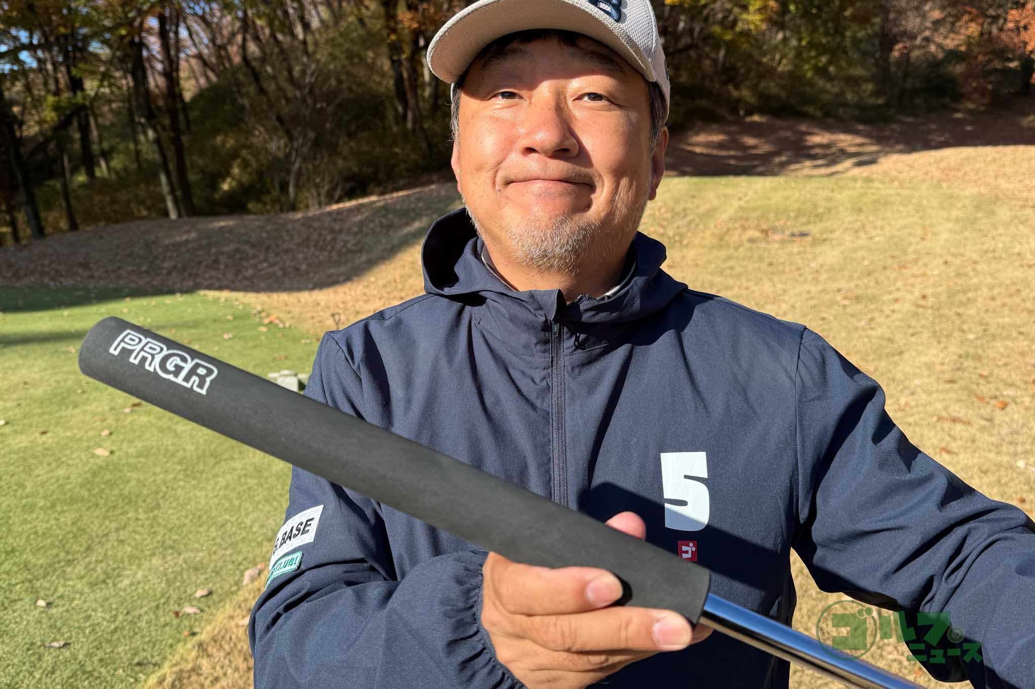 PRGRが新しく開発した太グリップ「PRGR enjoy grip」が装着された数量限定モデル「R35＋」