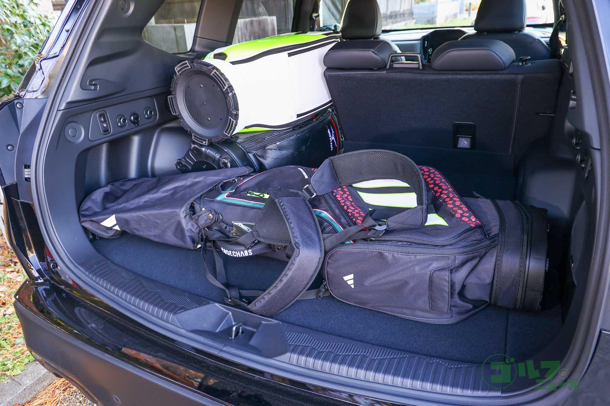 後席は6対4分割可倒式。荷物の種類や量に応じてフレキシブルな使い方ができる