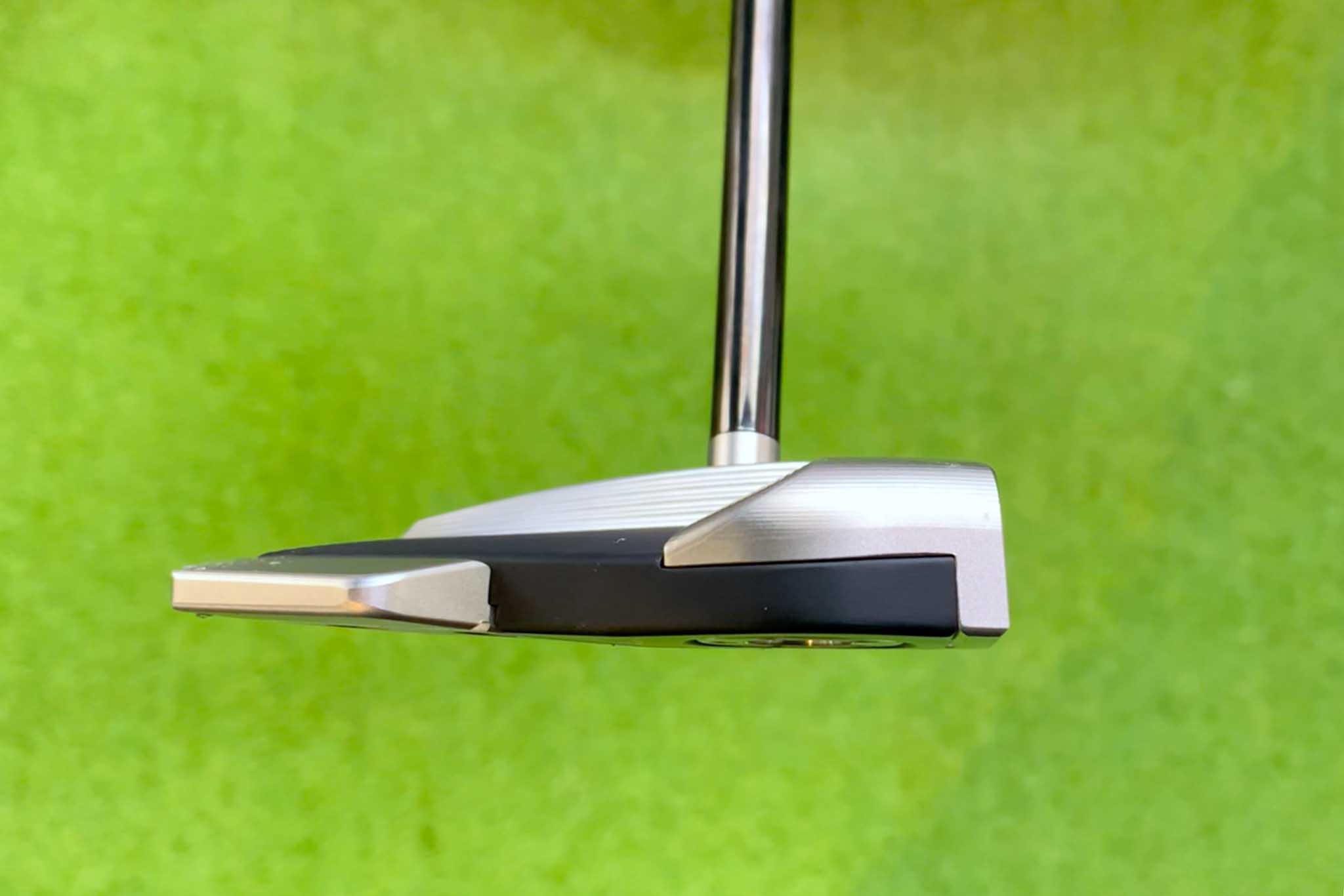 たった1度シャフトを傾けることでストローク中もフェースのスクエアを保ちながら、トルクを抑えた安定したパフォーマンスを発揮