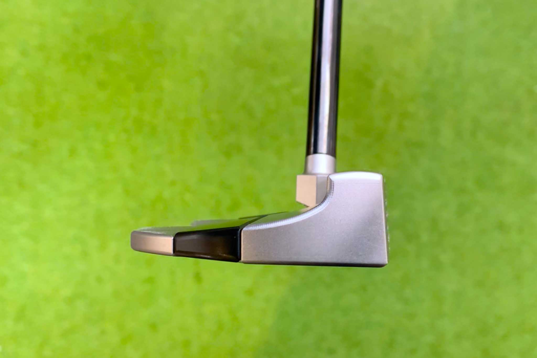 たった1度シャフトを傾けることでストローク中もフェースのスクエアを保ちながら、トルクを抑えた安定したパフォーマンスを発揮