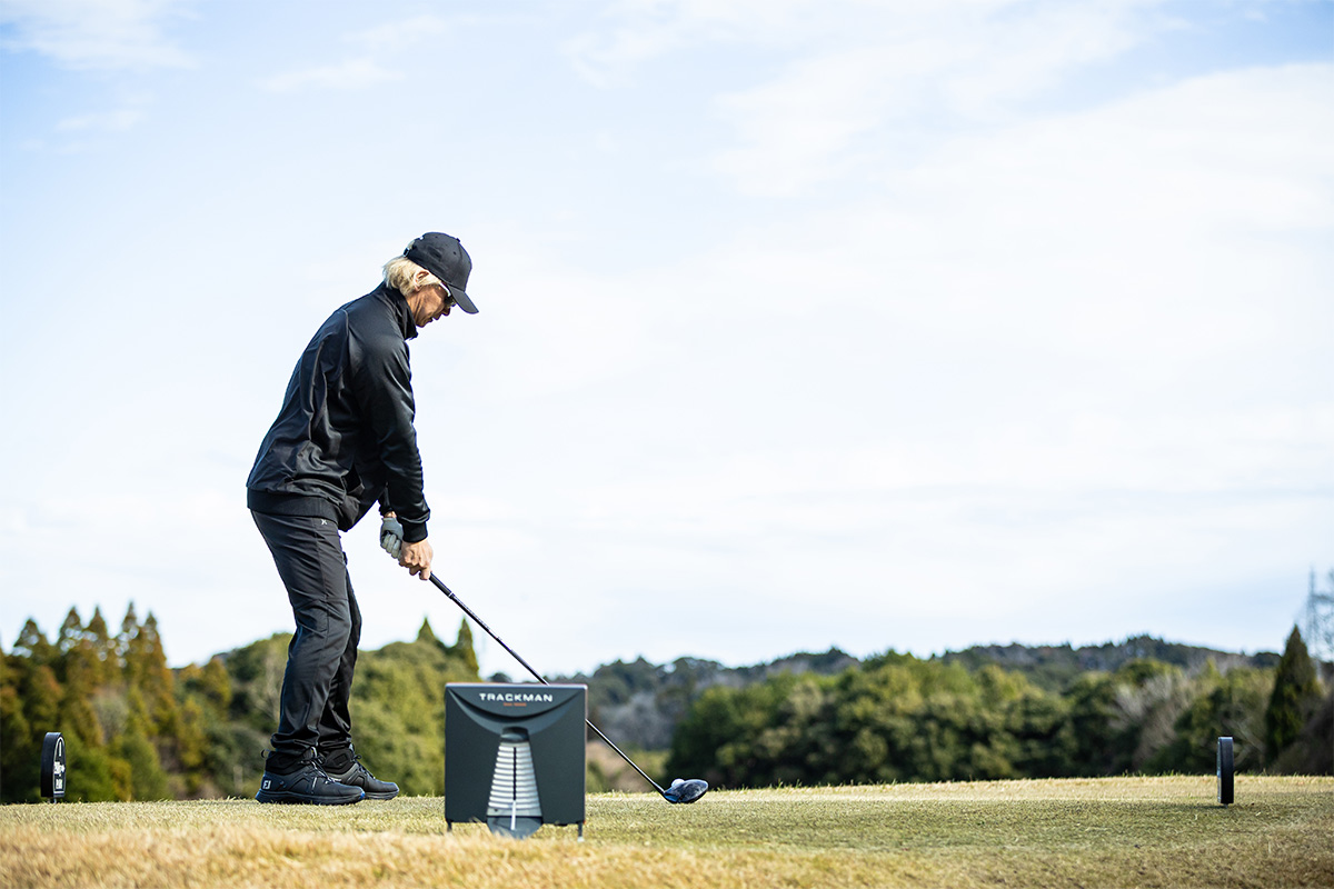 弾道計測には「TrackMan」を使用。キャロウェイの新シリーズ「QUANTUM」を徹底検証した[写真：落合隆仁]