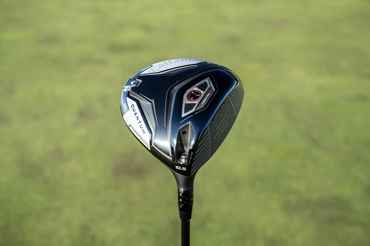 シリーズにおいてスタンダードモデルの立ち位置となる「QUANTUM MAX ドライバー」。キャロウェイらしい丸いフォルムが特徴的だ[写真：落合隆仁]