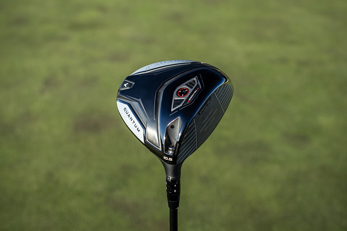 「QUANTUM MAX Dドライバー」は、シリーズ中でもつかまりが良く高弾道を打ちやすいモデル。前作「ELYTE X」の流れを継承している[写真：落合隆仁]