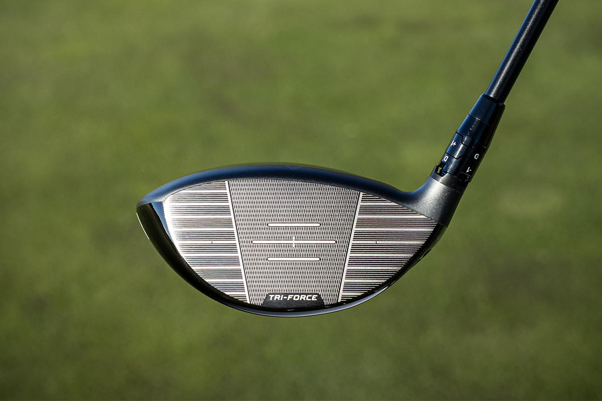 「QUANTUM MAX Dドライバー」は、シリーズ中でもつかまりが良く高弾道を打ちやすいモデル。前作「ELYTE X」の流れを継承している[写真：落合隆仁]