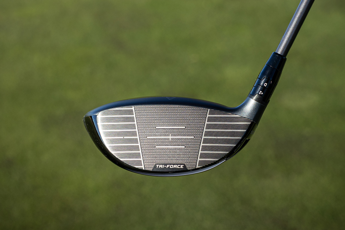 「QUANTUM MAX FASTドライバー」は、シリーズ最軽量でつかまりが良く、高弾道を打ちやすいモデル。ヘッドスピードを高め、やさしく振り抜ける設計となっている[写真：落合隆仁]