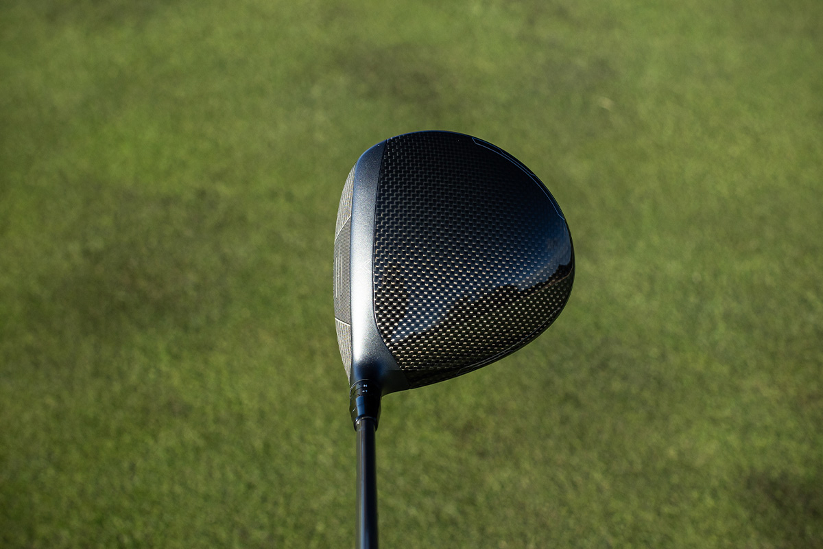 「QUANTUM MAX FASTドライバー」は、シリーズ最軽量でつかまりが良く、高弾道を打ちやすいモデル。ヘッドスピードを高め、やさしく振り抜ける設計となっている[写真：落合隆仁]