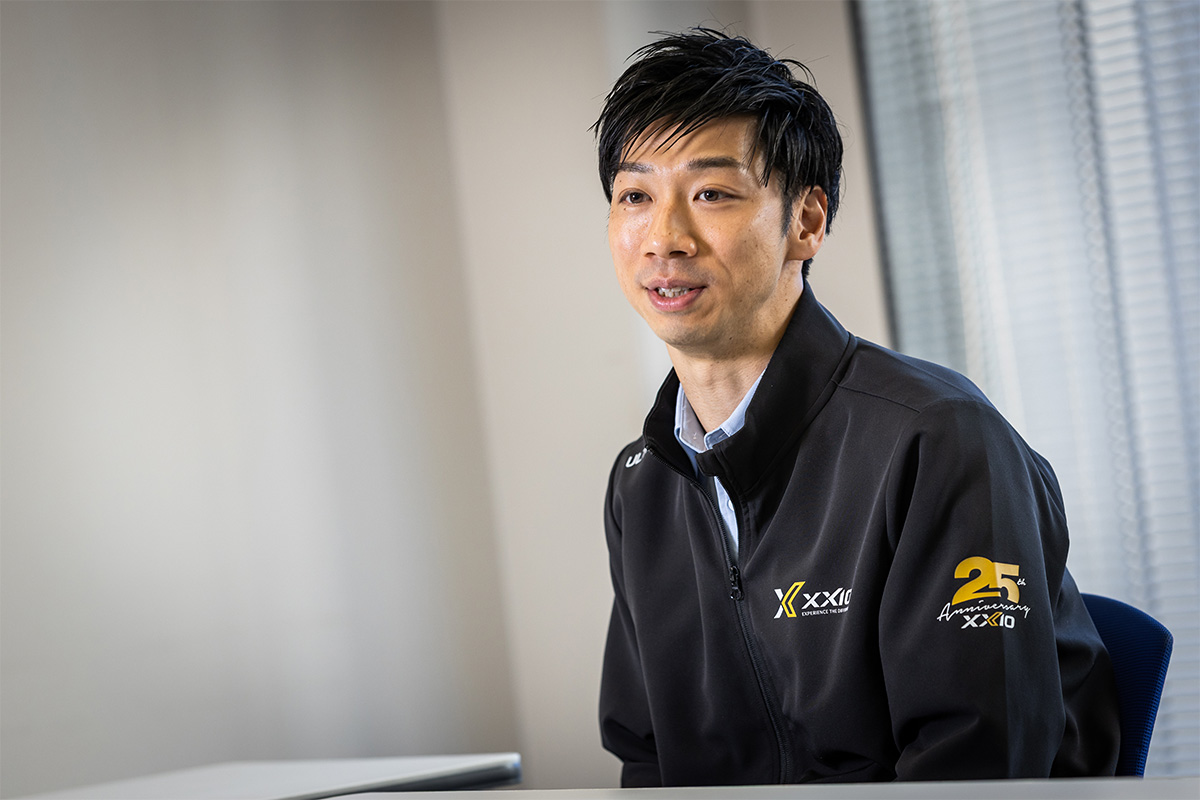 「XXIO」シリーズの開発手順について話す林氏。臨機応変に対応し、企画→開発という正規のルートもあれば、開発から逆提案で製品のコンセプトが決まる時もあるという[写真：角田慎太郎]